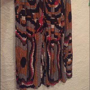 Elastic waist pleated skirt